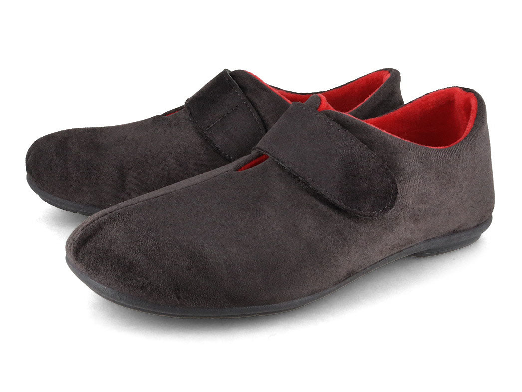 Pair of Varomed vital Binti dark gray knit slippers, angled view
