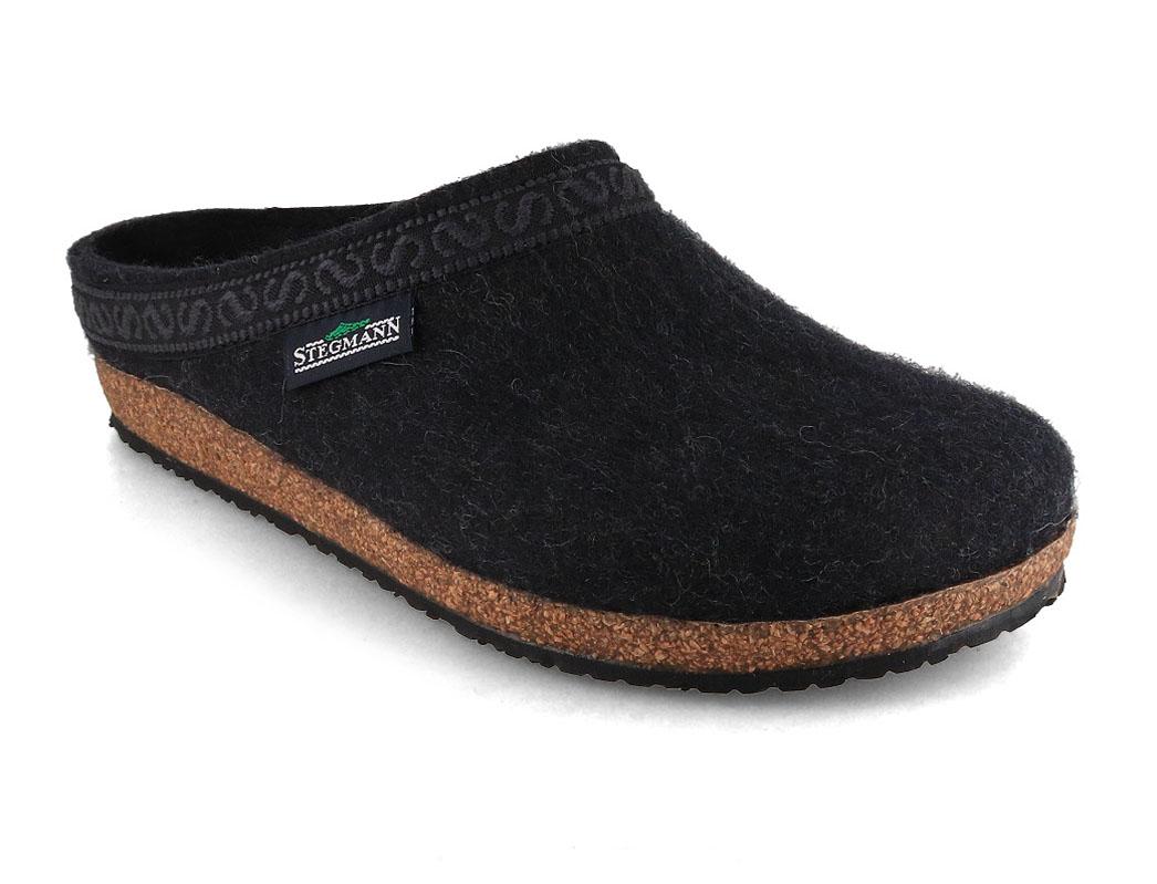 Stegmann Original 108 Wool Clogs, Graphite, three-quarter view