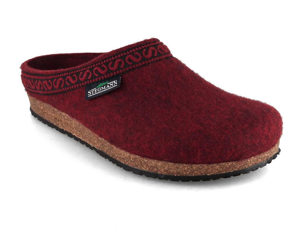 Stegmann Women's Original 108 Wool Clogs, Firebrick, three-quarter view