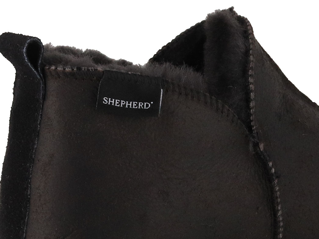 SHEPHERD Women Lambskin Boots 'Annie' in matt black, detail close-up