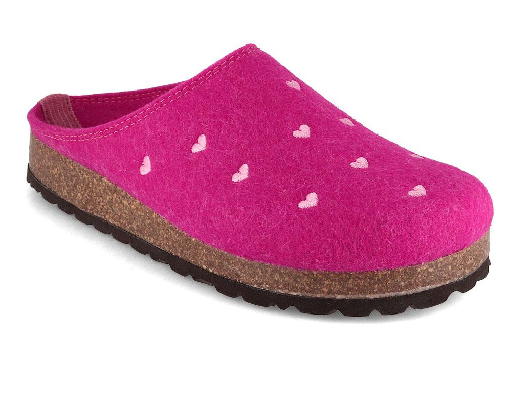 Tuffeln Herzchen showing a bright fuchsia felt-look upper decorated with small white hearts