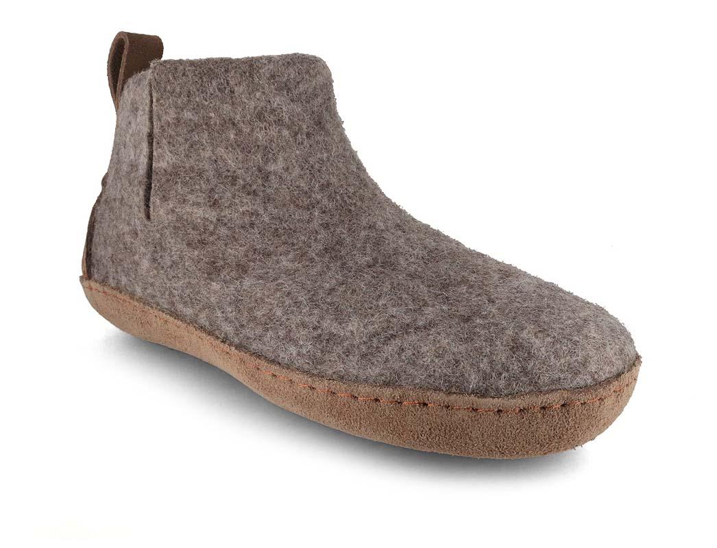 WoolFit Yeti showing a stone-gray ankle-high felt boot with a side opening and leather sole
