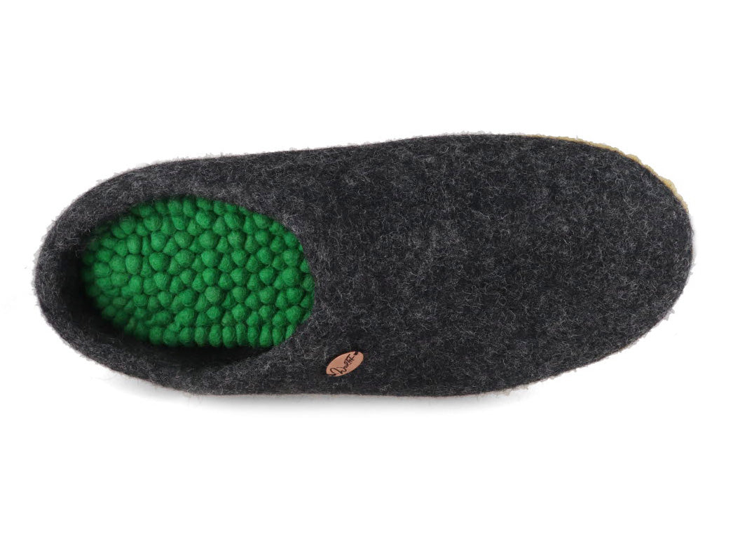 WoolFit FeelGood emerald green footbed inside a gray felt slipper