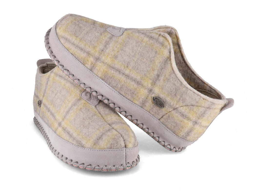 Tuffeln Urig beige plaid women's slippers, paired three-quarter view