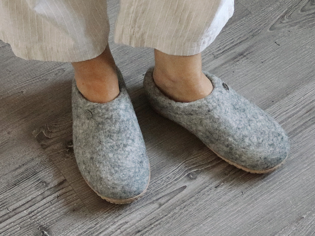 Tuffeln Pantuffel light gray wool felt slippers worn indoors