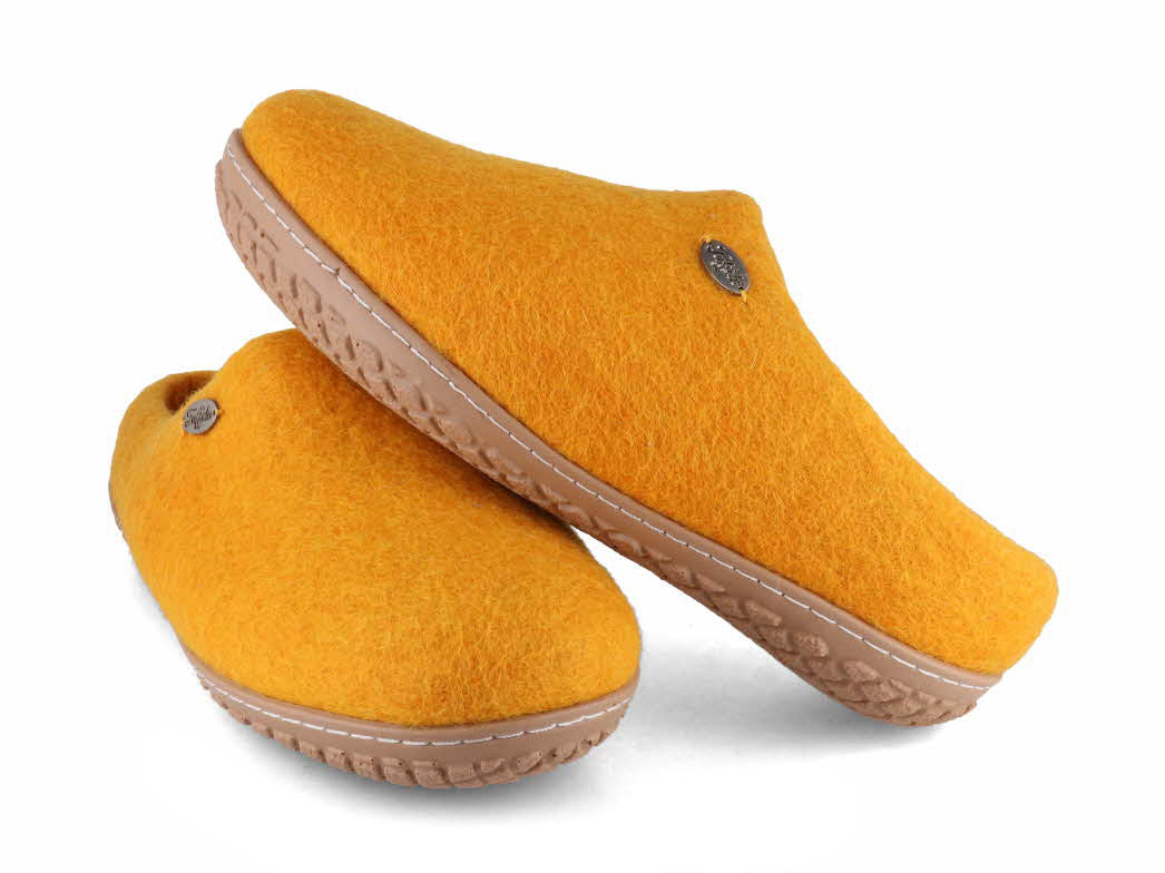 Tuffeln Pantuffel orange wool felt slippers, paired three-quarter view