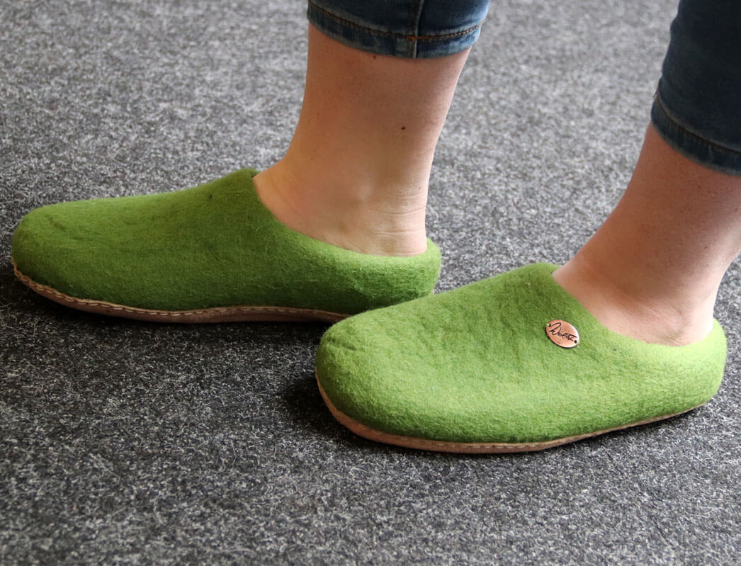 Woolfit Felt Slippers Footprint Green, footwear, toe box close-up