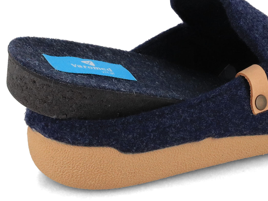 Varomed vital Men Slippers 'Alexander' in navy blue, detail close-up