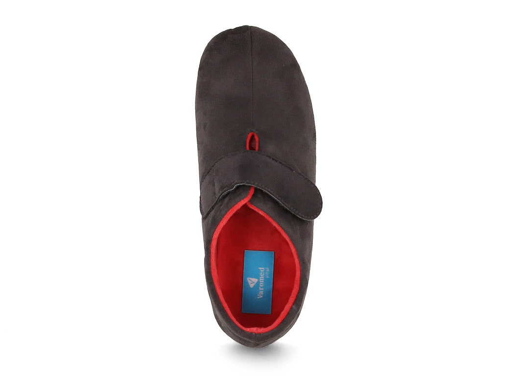 Varomed vital Binti dark gray slipper with red plush interior, top view