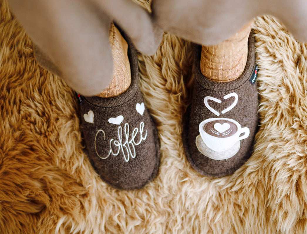 1 HAFLINGER-Unsisex-Slippers-Flair-Coffee-Time-brown-mottled #farbe_Brown