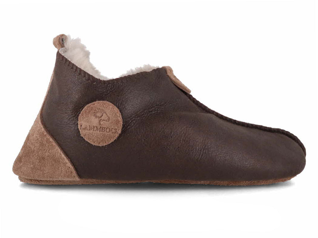 Lammbock Texel dark brown shearling slipper boot, side profile with logo patch