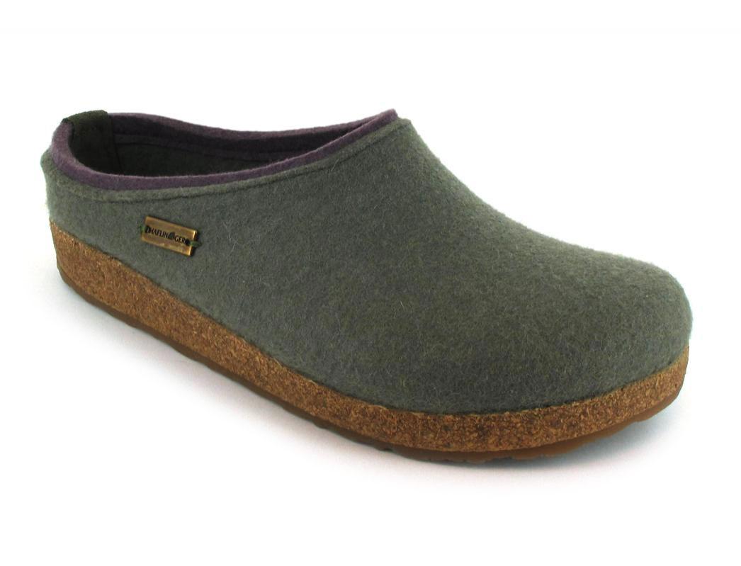 HAFLINGER Grizzly Kris wool felt clog in kiwi, front three-quarter view