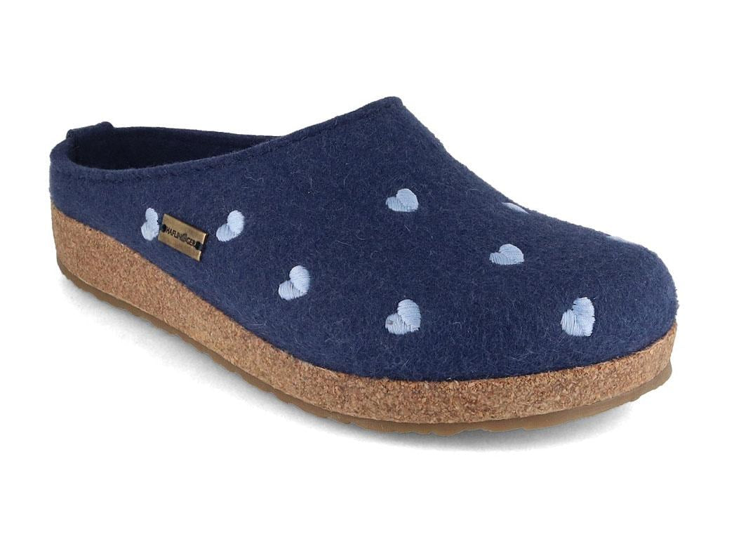 HAFLINGER Grizzly Cuoricino jeans blue showing a jeans-blue felt upper decorated with light heart appliques