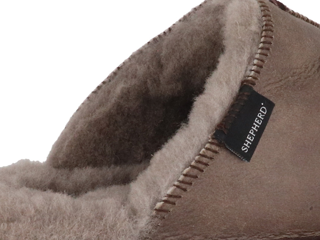 1 SHEPHERD-Men-Lambskin-Slippers-Hugo-stone-oiled-antique #farbe_Brown