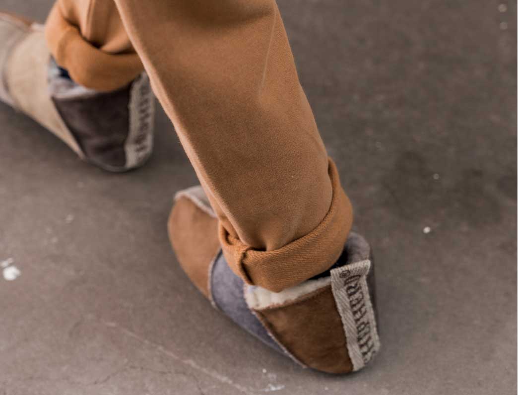 1 SHEPHERD-Womens-Sheepskin-Slippers--Nora-Mixed #farbe_Brown