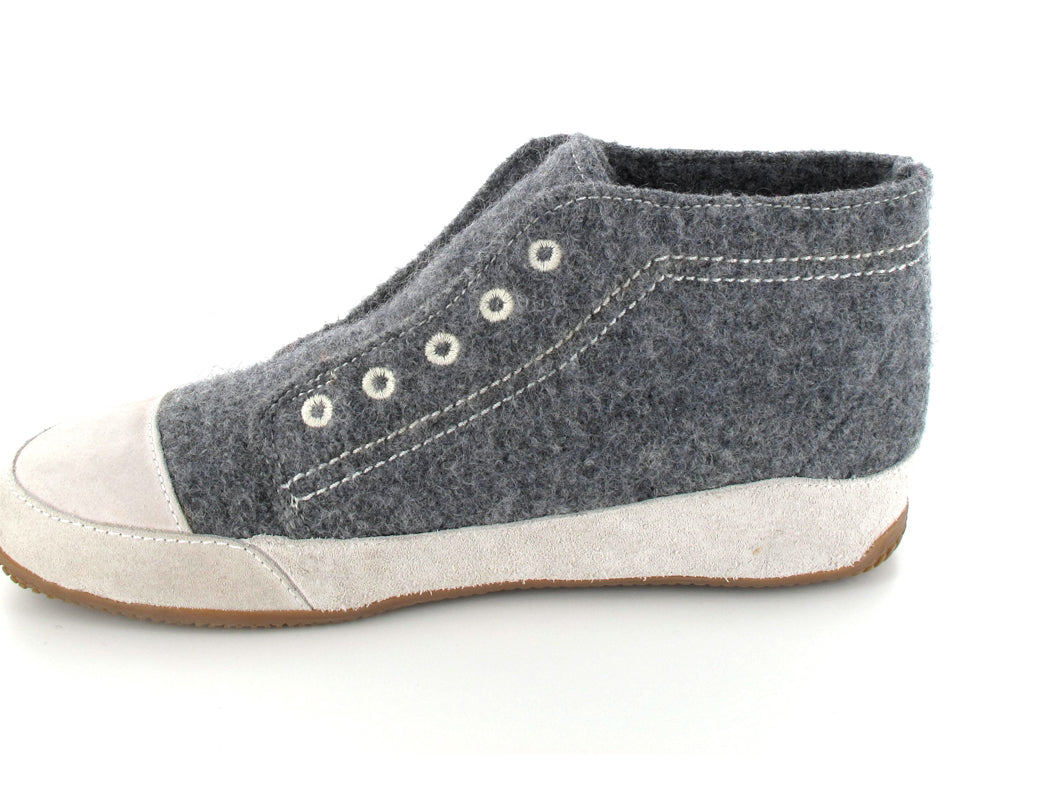 living-kitzbuehel-chuck-slipper-boots #color_gray