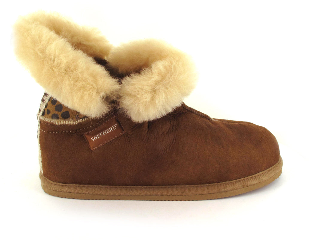 1 SHEPHERD-Slipper-Boot--Bella-Antique-CognacLeo #farbe_Brown