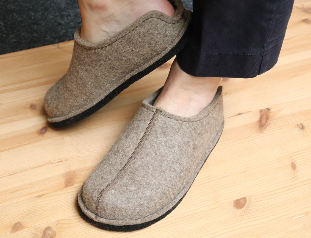 1 HAFLINGER-Unisex-Softsole-Wool-Slippers--Flair-Smily-Turf #farbe_Beige
