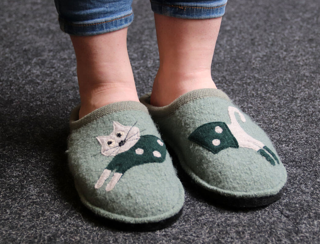 1 HAFLINGER-Womens-Slippers--Flair-Cucho-Kiwi #farbe_Green