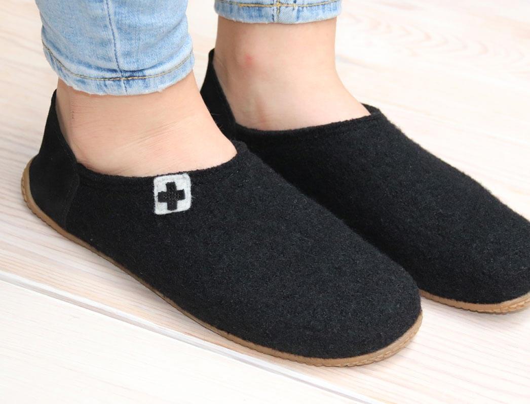 1 LIVING-KITZBUEHEL-Slipper--4030-Black #farbe_Black
