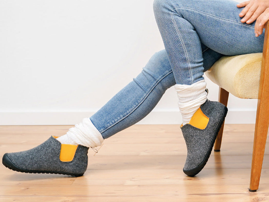 1 Gumbies-Men-Women-Slippers-Brumby-greycurry #farbe_Grey