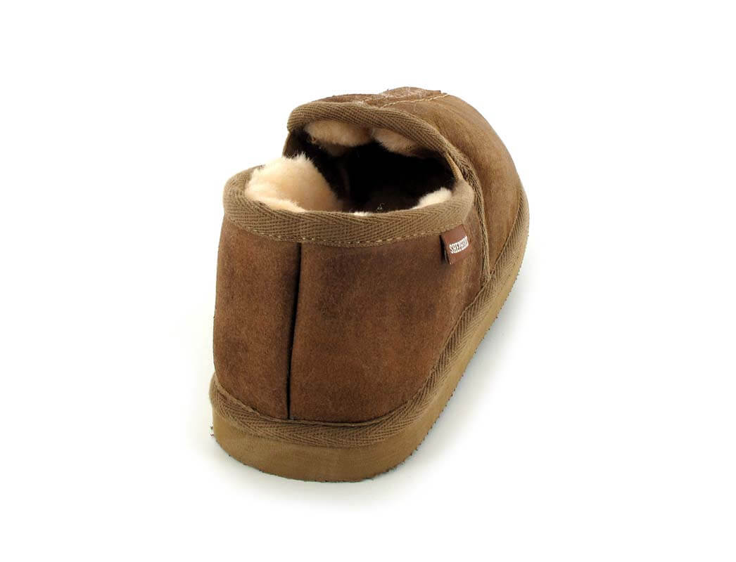 shepherd-men's-closed-heel-shearling-slipper-bosse #color_cognac