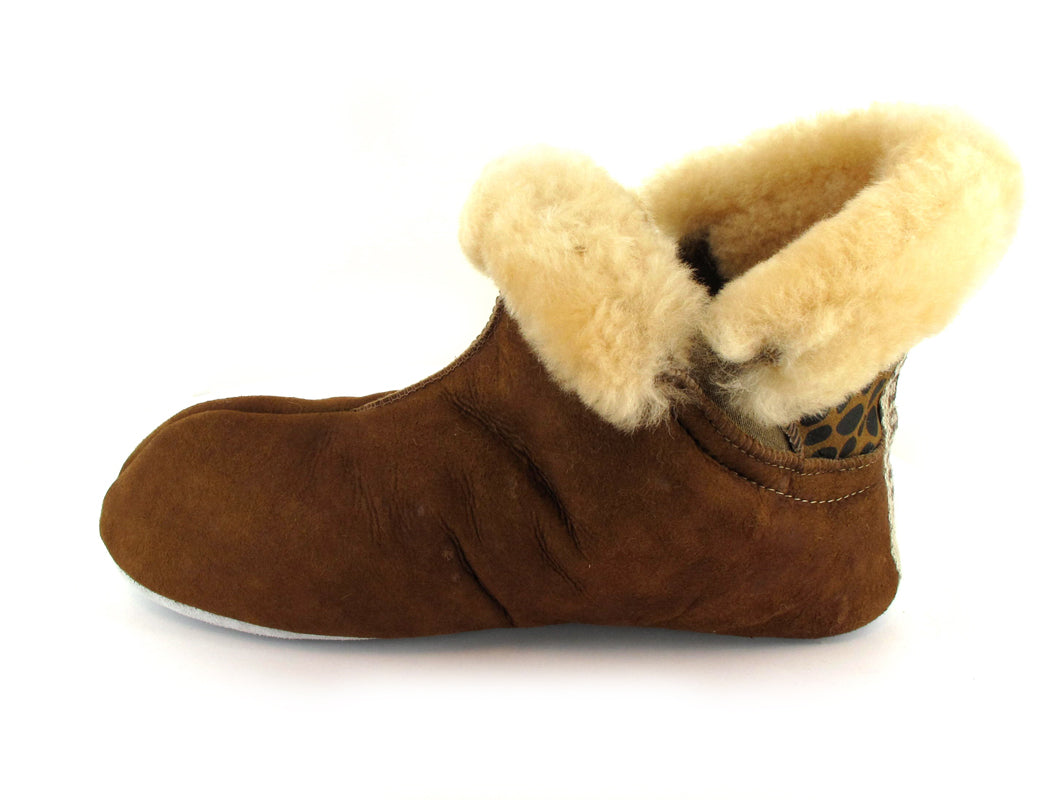 1 SHEPHERD-Womens-Sheepskin-Slipper-Boots--Mariette-Antique-CognacLeo #farbe_Brown
