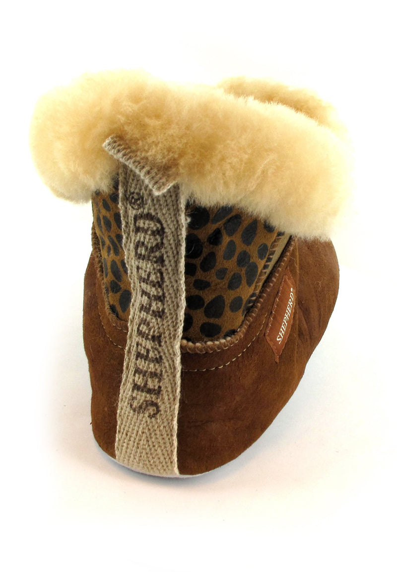 1 SHEPHERD-Womens-Sheepskin-Slipper-Boots--Mariette-Antique-CognacLeo #farbe_Brown