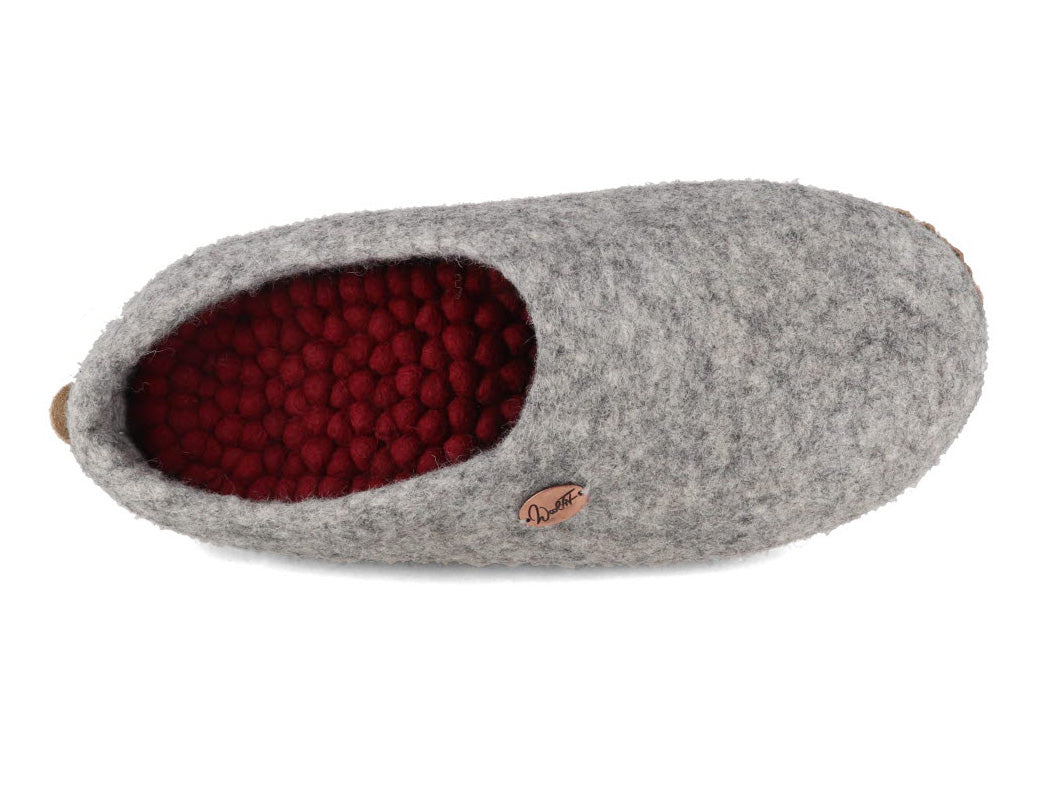 WoolFit FeelGood dark red footbed inside a gray felt slipper