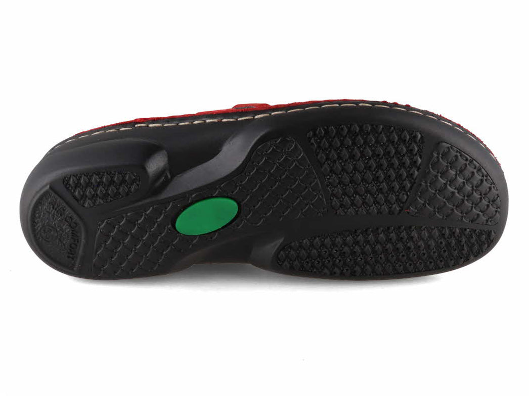 Black treaded outsole of Tuffeln Galant red leather clog