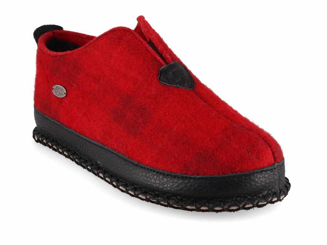 Tuffeln Urig red women's slippers, front three-quarter view