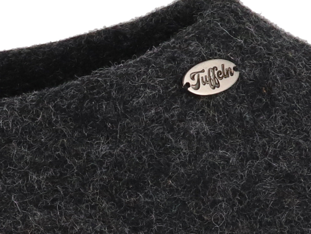 Tuffeln logo on graphite Pantuffel felt upper, close-up