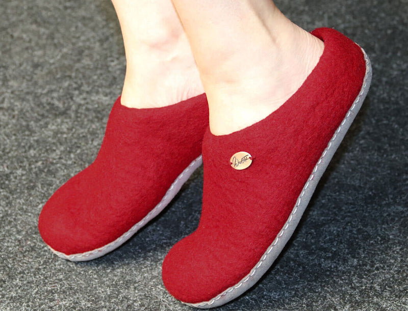 1 WoolFit-handfelted-Slippers-with-Arch-Support-Insoles--Vario-dark-red