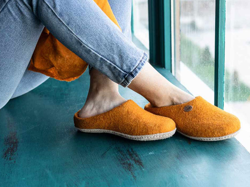 1 WoolFit-handmade-Felt-Slippers--Classic-orange