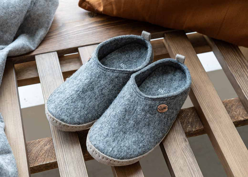 1 WoolFit-Tundra-EcoFriendly-Slippers-light-gray