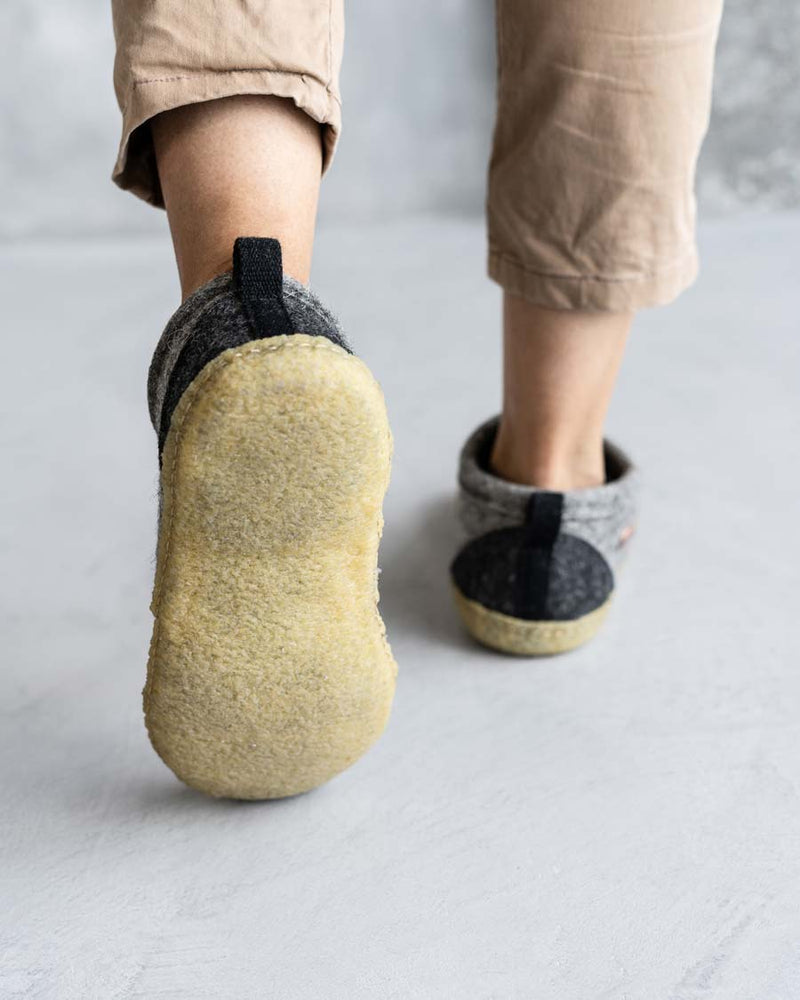 1 WoolFit-Barefoot-Slippers-Nomad-light-gray